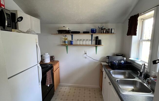 1 bed, 1 bath, $800, Unit 808 S. Washington Apt. 2 (1NO)