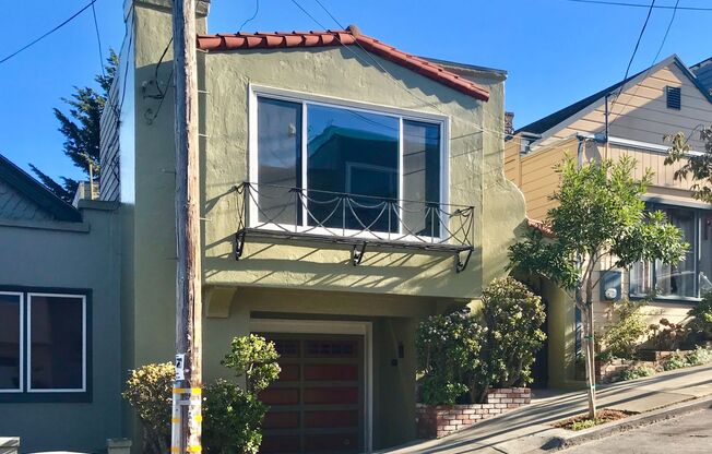 Bernal Hts. 2Br/1.5Ba Home w/Fab City Views, Deck, Hot Tub, Garage! PROGRESSIVE