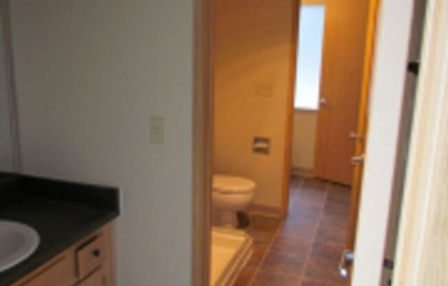 3 beds, 3 baths, $3,850, Unit 305
