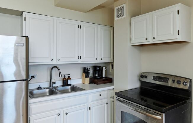 1 bed, 1 bath, 700 sqft, $2,250, Unit 418-0707