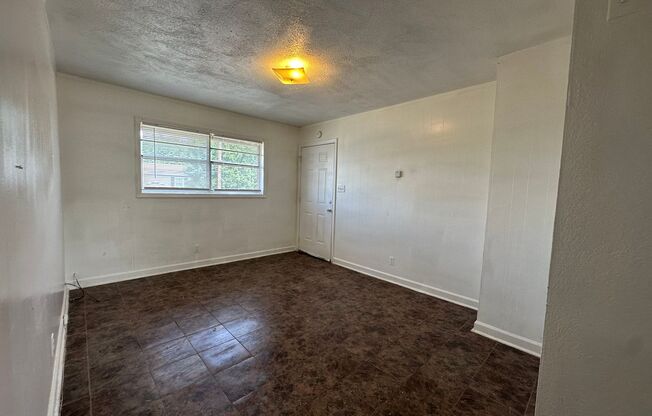 Cozy 2 Bedroom Apartment on N Cameron Ave