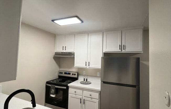 1 bed, 1 bath, 714 sqft, $1,795, Unit 060