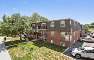 2 beds, 1 bath, 825 sqft, $1,015, Unit 3902 #01