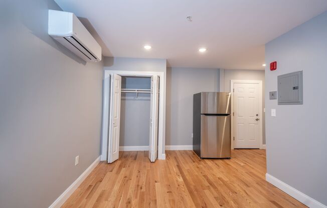 Studio, 1 bath, 300 sqft, $1,700, Unit 5