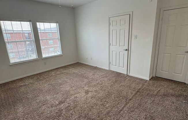 1 bed, 1 bath, 844 sqft, $1,175, Unit 5H-202