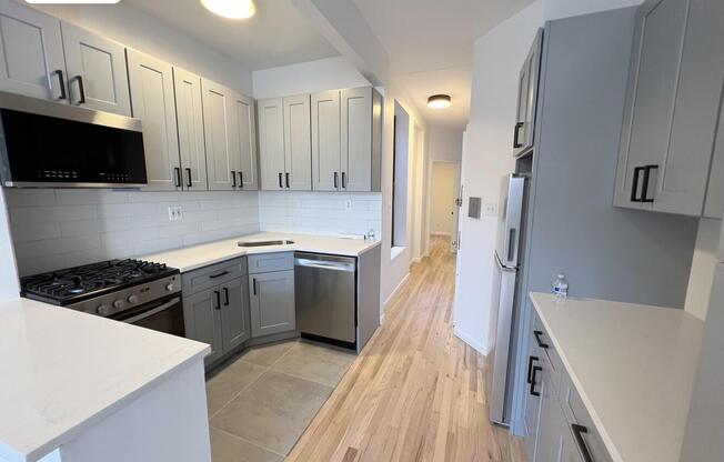 139 W 83 ST