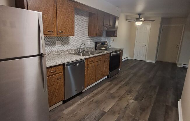 2 beds, 1 bath, $1,125, Unit 205