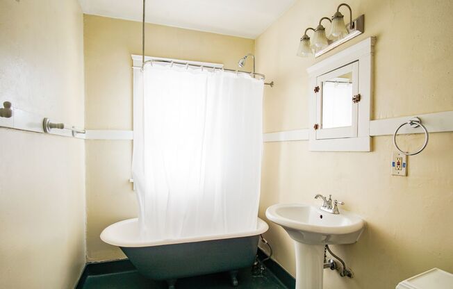 Studio, 1 bath, $1,195, Unit 03