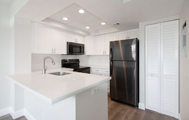 ONE BEDROOM ONE BATHROOM! WATERFRONT COMMUNITY! WITH W/D!!