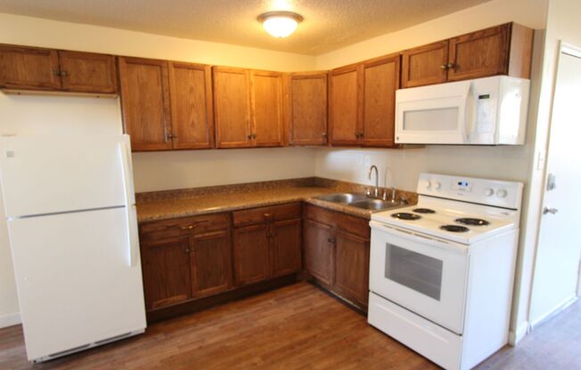 2 beds, 2 baths, 700 sqft, $1,195, Unit 121