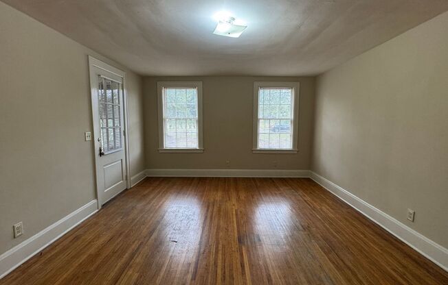 2 beds, 1 bath, $835