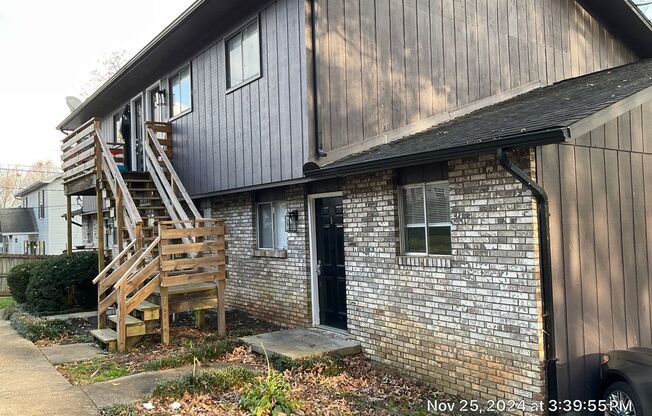 2 beds, 1 bath, $1,095, Unit 01727-05