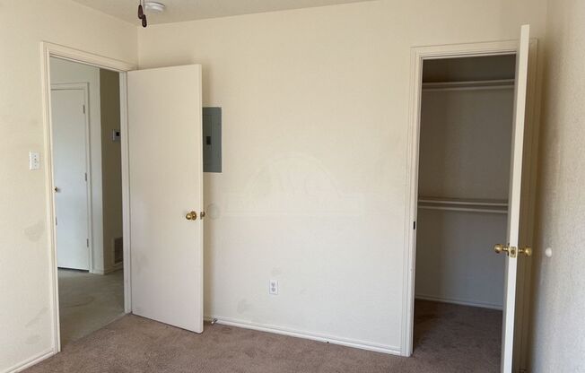 2 beds, 1 bath, $795, Unit 1709 Spring Rose Unit A