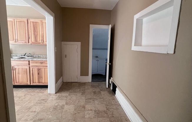 1 bed, 1 bath, 700 sqft, $1,000