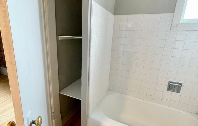 Studio, 1 bath, 262 sqft, $720, Unit 401