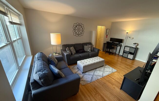 1 bed, 1 bath, $1,985, Unit 355