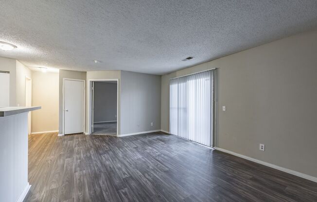 1 bed, 1 bath, 707 sqft, $1,100, Unit I15