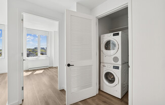 1 bed, 1 bath, $4,245, Unit 9G