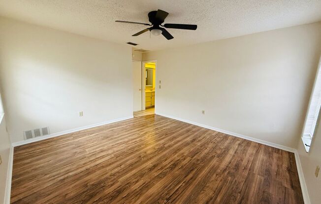 2 Bedroom 2 bathroom home for Rent in Weeki Wachee FL!