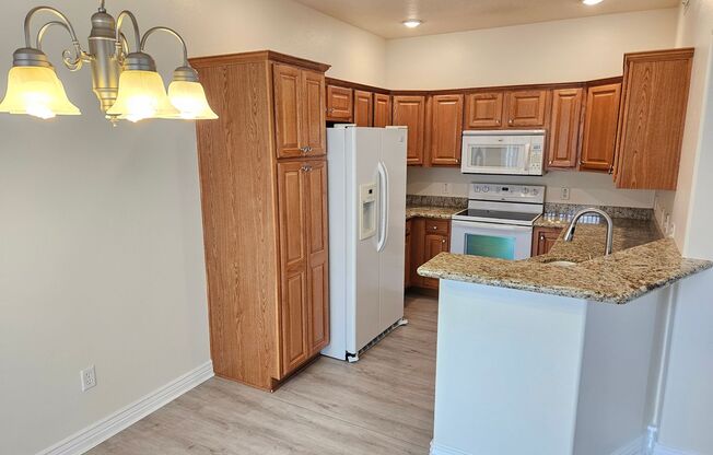 New Carpet & Paint 3 Bd 2.5 Ba Townhome In Sandy