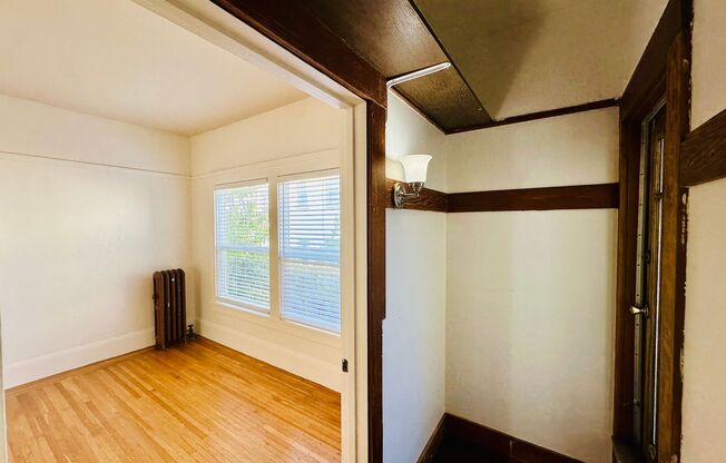 Studio, 1 bath, 350 sqft, $1,795, Unit Haste #16