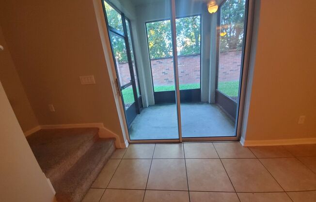 Arborview Park Townhouse close to UCF located in Oviedo (2 bed /2 1/2 bath)