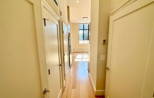 Studio, 1 bath, 354 sqft, $1,900, Unit 101