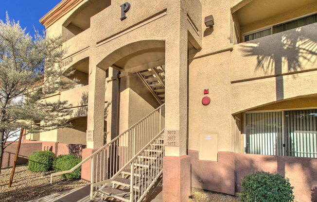 1 bed, 1 bath, 745 sqft, $1,300, Unit 2072