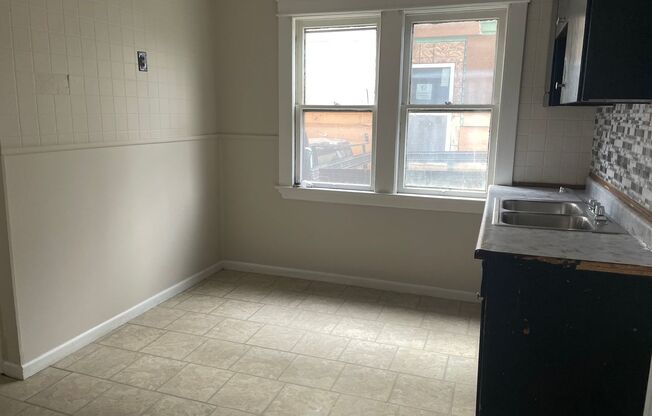 4 beds, 1 bath, $1,500