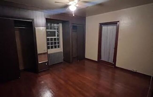 2-bed 1-bath apartment with balcony view!