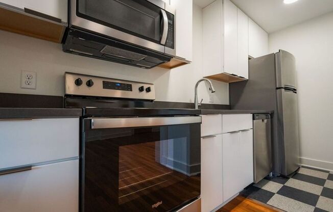 Studio, 1 bath, 270 sqft, $985, Unit Unit 10