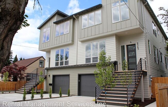 4559 - 4563 N Borthwick Ave