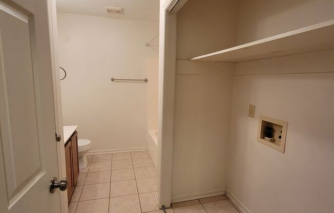 2 beds, 2 baths, 1,000 sqft, $1,275, Unit 1813