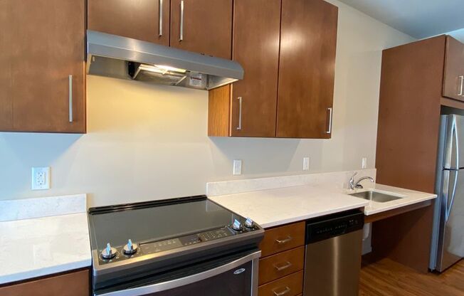 1 bed, 1 bath, 718 sqft, $1,280, Unit 375