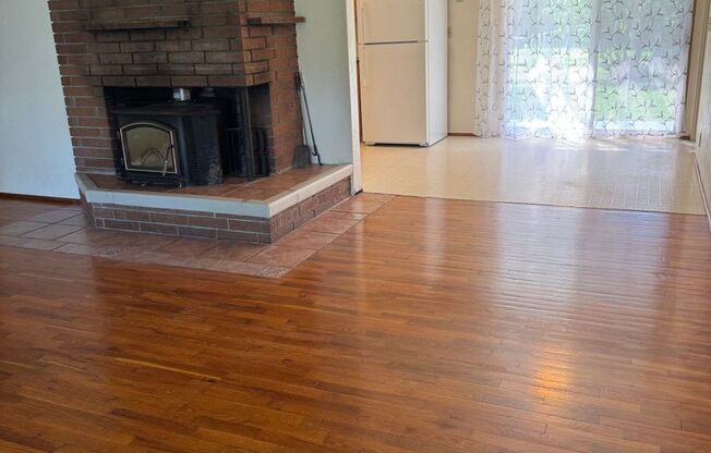 Santa Clara Cutie! Gardener's Paradise, beautiful hardwood floors, huge fully fenced back yard, fruit trees!