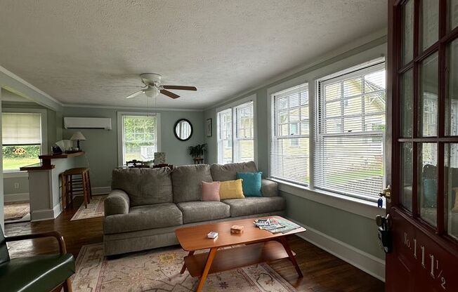 Garage Apartment in 5 Points!! One-Bedroom