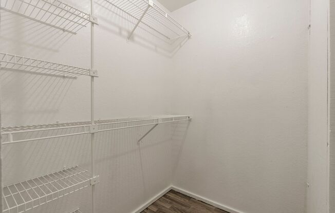 2 beds, 2 baths, 800 sqft, $999, Unit B06
