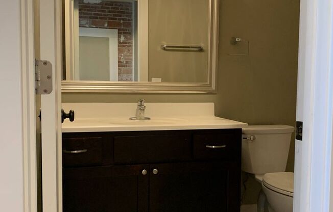 1 bed, 1 bath, 1,044 sqft, $1,250, Unit 909