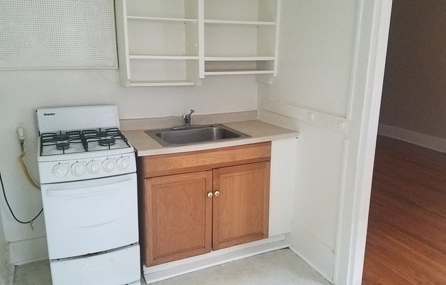 Studio, 1 bath, 400 sqft, $895, Unit 49-20 Troup