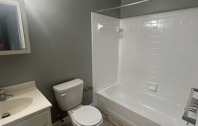 1 bed, 1 bath, 625 sqft, $1,325, Unit C09