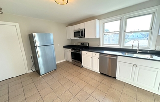 2 beds, 1 bath, $2,875, Unit 3