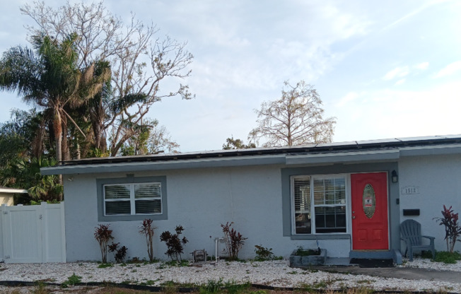1512 70 AVE N
