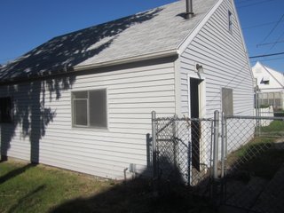 3 beds, 1 bath, $1,000