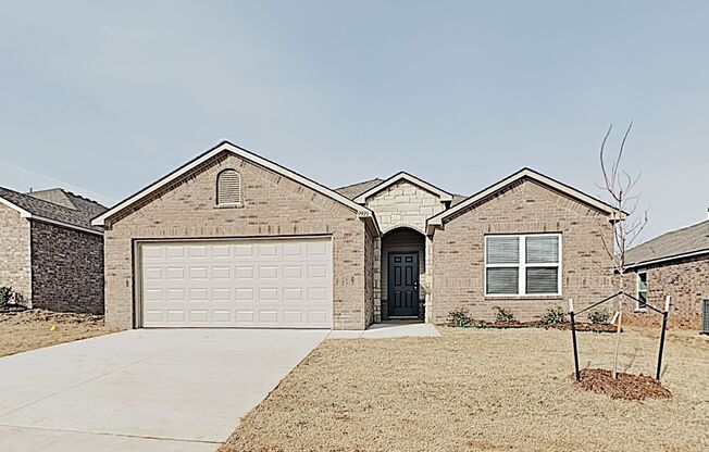 Very Nice 4 Bedroom 2 Bath Home in Yukon Schools