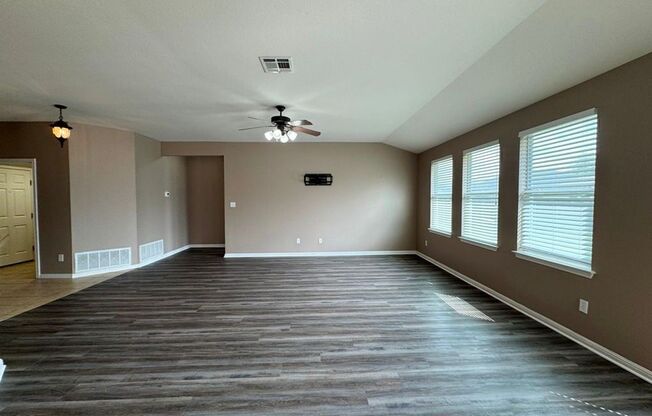 3 Bed/ 2 Bath Home Available in Villages of Berry Creek!