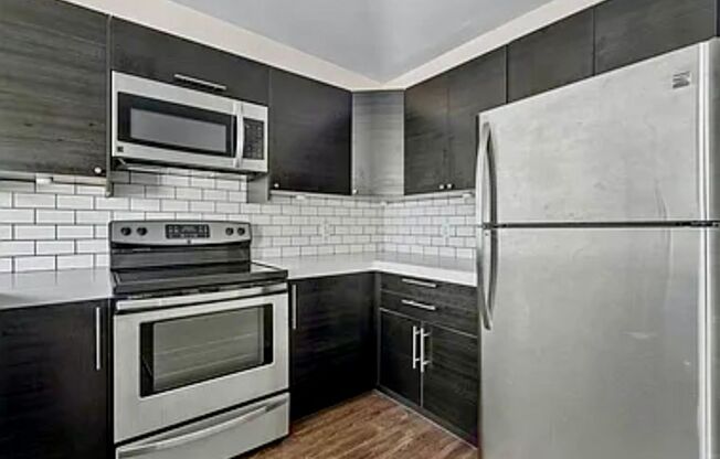 1 bed, 1 bath, $2,200, Unit UNIT H