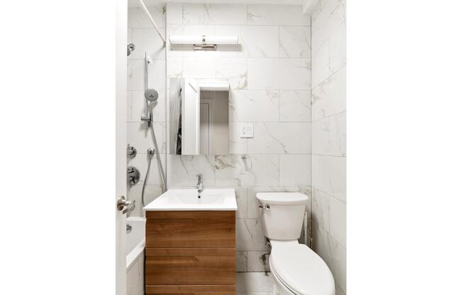 Studio, 1 bath, $2,700, Unit 11R