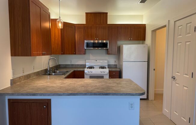 2 beds, 2 baths, 1,080 sqft, $1,850, Unit E8