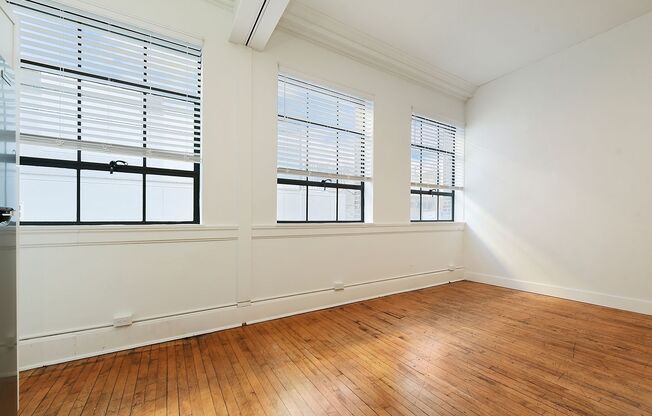 1 bed, 1 bath, 400 sqft, $1,250, Unit Bowtie High-211