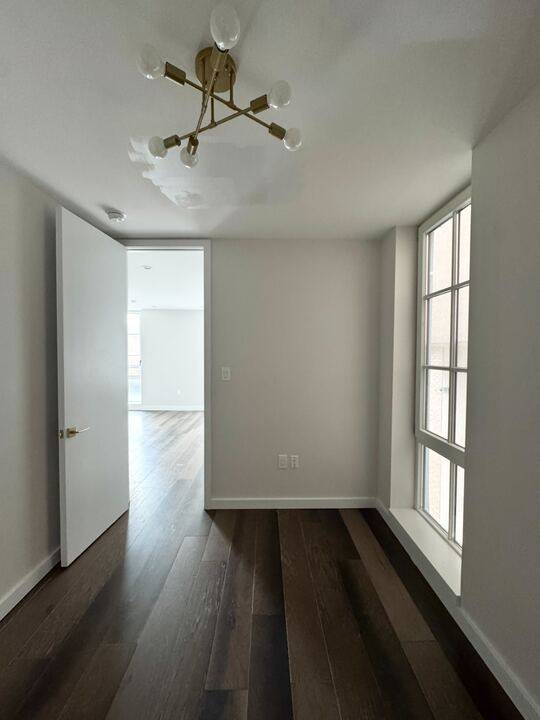 7506 16 AVE